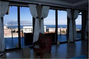 4 Bedroom Luxury Home Vacation rental in Cape Town