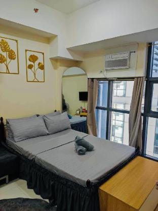 Staycation in Venice Mckinley Vacation rental in Makati