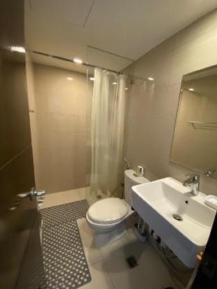 Staycation in Venice Mckinley Vacation rental in Makati