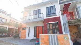 Villa Van Java with Private Pool and Karaoke Room Vacation rental in Batu