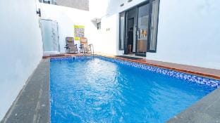 Villa Van Java with Private Pool and Karaoke Room Vacation rental in Batu