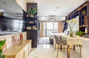 Incredible Makati Studio Unit/Stunning view &65"TV Vacation rental in Mandaluyong