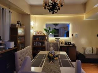 Spectacular Penthouse with Balcony @ Eastwood Mall Vacation rental in Pasig