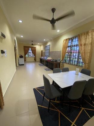 UMI HOMESTAY PENGKALAN CHEPA CHEAPEST KELANTAN Vacation rental in Malaysia