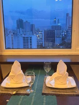Calyx Condo w/ Infinity Pool + Netflix 20N Vacation rental in Lapu-Lapu City
