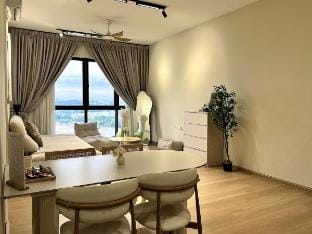 Calm MUJI Retreat | Sunset View | IOI City Mall Vacation rental in Putrajaya