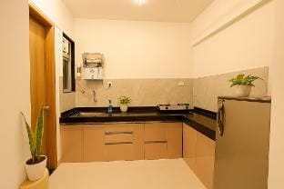 Cozy Condo Amanora Vacation rental in Pune