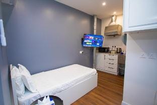 Studio with single bed and outdoor seating 5 Vacation rental in Riyadh
