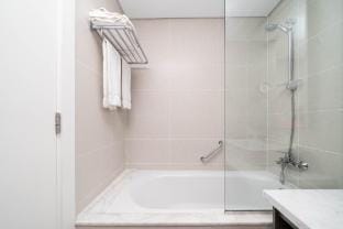 Modern Studio Retreat in the Heart of Business Bay Vacation rental in Dubai