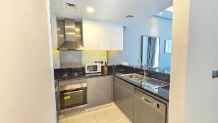 Sophisticated Canal-View Apt in the Heart of Dubai Vacation rental in Dubai