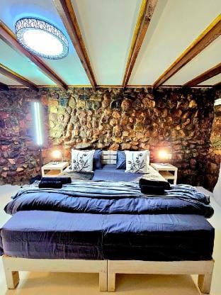 Luxury Guesthouse Co @ FlintstoneHouse Vacation rental in South Africa