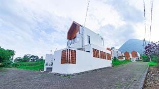 Villa Cookies with Private Pool and Karaoke Vacation rental in Batu