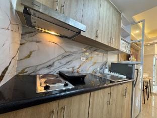 Shore 2 1BR w/ Glass Partition Balcony MOA RM 597 Vacation rental in Pasay
