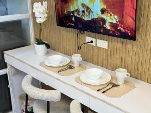 Shore 2 1BR w/ Glass Partition Balcony MOA RM 597 Vacation rental in Pasay