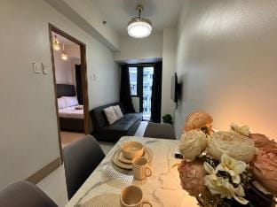 Shore 3 Residences RM 674 Pool View by Prime Stay Vacation rental in Pasay