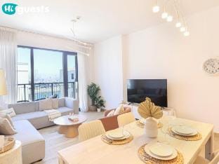 La Rive Living | Classy 2BR w/ Balcony Vacation rental in Dubai