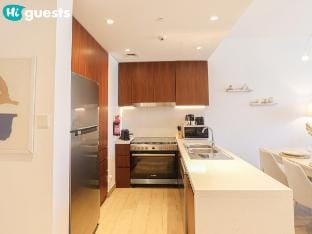 La Rive Living | Classy 2BR w/ Balcony Vacation rental in Dubai