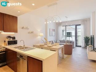 La Rive Living | Classy 2BR w/ Balcony Vacation rental in Dubai
