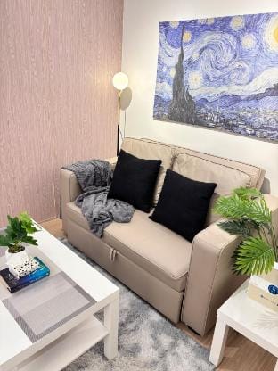 Cozy Modern Condo w/ Pool Access near SM Fairview Vacation rental in Quezon City