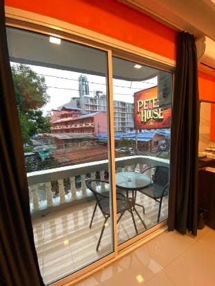 Peter's House B02 Newly renovated unique apartment Vacation rental in Pattaya City