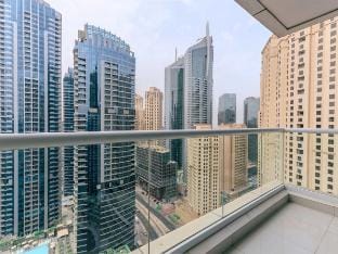 Continental Tower, Luxury 2BR, Dubai Marina Views! Vacation rental in Dubai