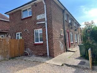 Modern 3-Bed | Home Near QA Hospital | Sleeps 7 Vacation rental in Portsmouth