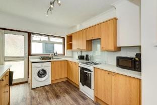 Modern 3-Bed Home | Sleeps 7 | 10 Mins to Beach Vacation rental in Gosport