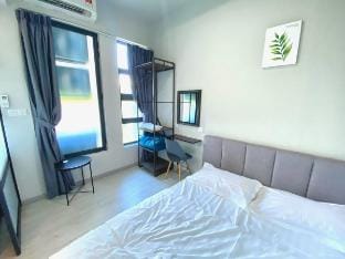 Jesselton Quay Kinabalu Sunrise & Sunset Seaview  Vacation rental in Kota Kinabalu