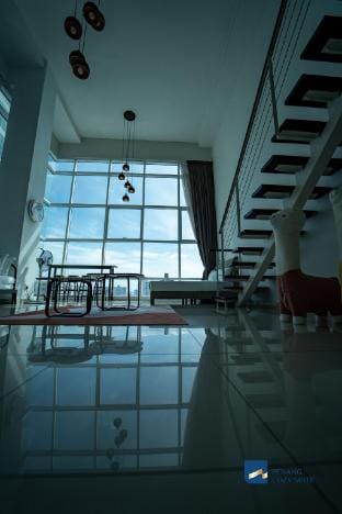 Maritime Luxury Seaview Duplex 2Carparks 103 Vacation rental in George Town
