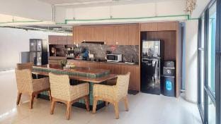 Cozy Room F near Seminyak Beach Rukita Sunset Road Vacation rental in Kuta