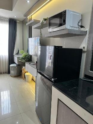 Studio•Stylish Grey• Pool View •Direct to Mall Vacation rental in Jakarta