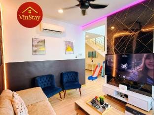 Luxury The Wave Penthouse | 13pax | 唱K房|小孩滑梯|游戏机 Vacation rental in Malacca