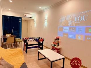 The Wave 5人入住 |海景&城市景色| 100寸投影大荧幕 小孩滑梯 桌足球 游戏机 Vacation rental in Malacca