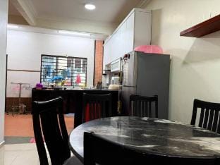 VinstayMelaka
Melaka Cheng Setia｜12Pax｜小孩滑梯｜ Vacation rental in Malacca