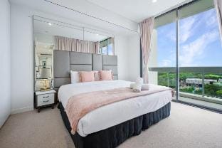 Metawise Executive 2-Bed Stadium View With Parking Vacation rental in Lidcombe