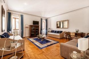 Luxury in Rome Panoramic terrace Fontana di Trevi Vacation rental in Rome