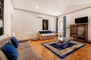 Luxury in Rome Panoramic terrace Fontana di Trevi Vacation rental in Rome