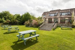 Country Setting, Near Wells, Sleeps 22, Hot Tub Vacation rental in Mendip District