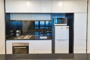 The International: 2-Bedroom with Parking and WiFi Vacation rental in Southbank