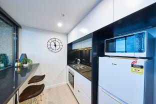The International: 2-Bedroom with Parking and WiFi Vacation rental in Southbank