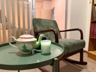 Grand Retro Stay•Private TV Book lounge &Luxe King Vacation rental in Rozelle