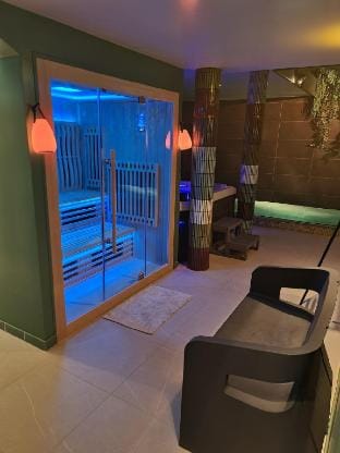 Afternoon Spa Retreat for Couples, Groups, Parties Vacation rental in Île-de-France