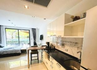Pool access studio at Emerald Terrace, fast WIFI Vacation rental in Patong