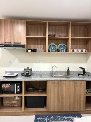 Chic Condo w/ Gym & Pool Access Vacation rental in Lapu-Lapu City