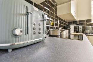 Hollins House, near Manchester, by NMB Property Vacation rental in Oldham