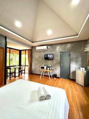 Cozy Natureview Cabin Vacation rental in Chalong