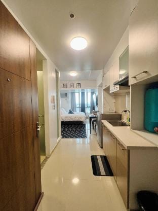 TheBedSide: Penthouse City View  Vacation rental in Quezon City