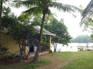 The Cinnamon Cottage (Free Kayaking on Lake) Vacation rental in Western Province