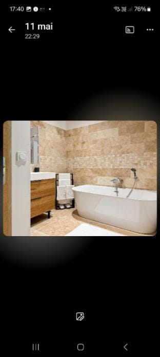 Charming guestroom Cucuron Vacation rental in Provence-Alpes-Côte d'Azur