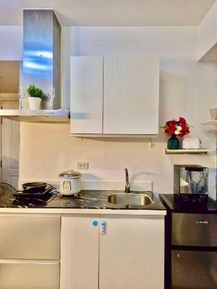 Azure 1BR Black Room Vacation rental in Paranaque